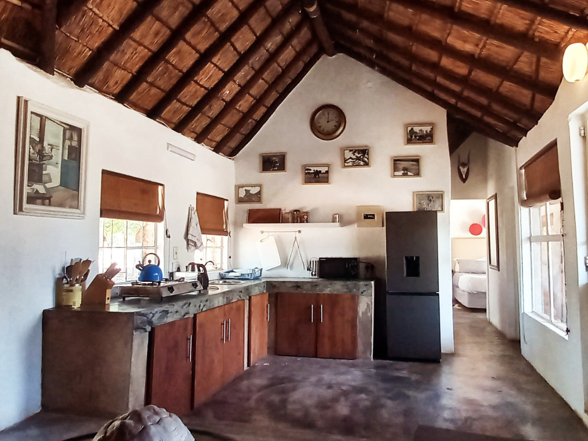 Fully equipped kitchen in Rock Cottage for self-catering